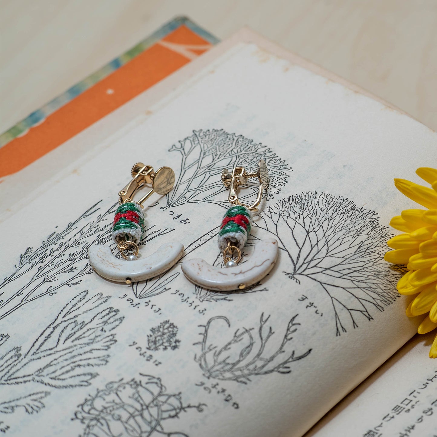 theMay | Ariya Bilan Collection | Hoa tai thổ cẩm Chăm Marble