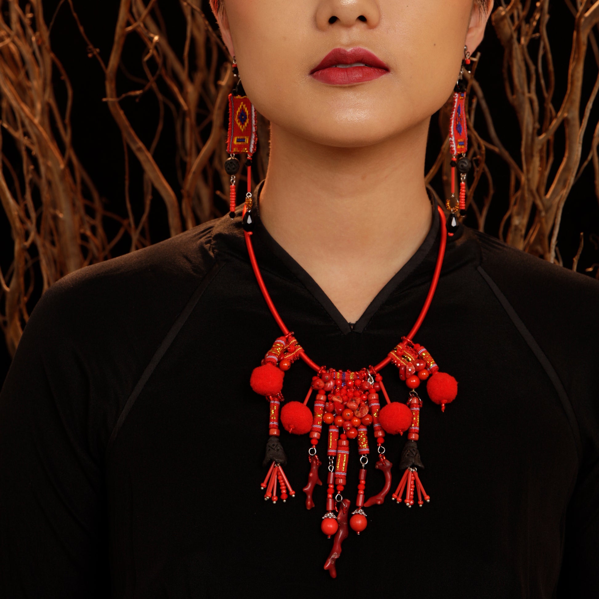 theMay | Po Inu Nagar Collection | Vòng cổ thổ cẩm Chăm dệt tay Vòng cổ Huyết Mạch