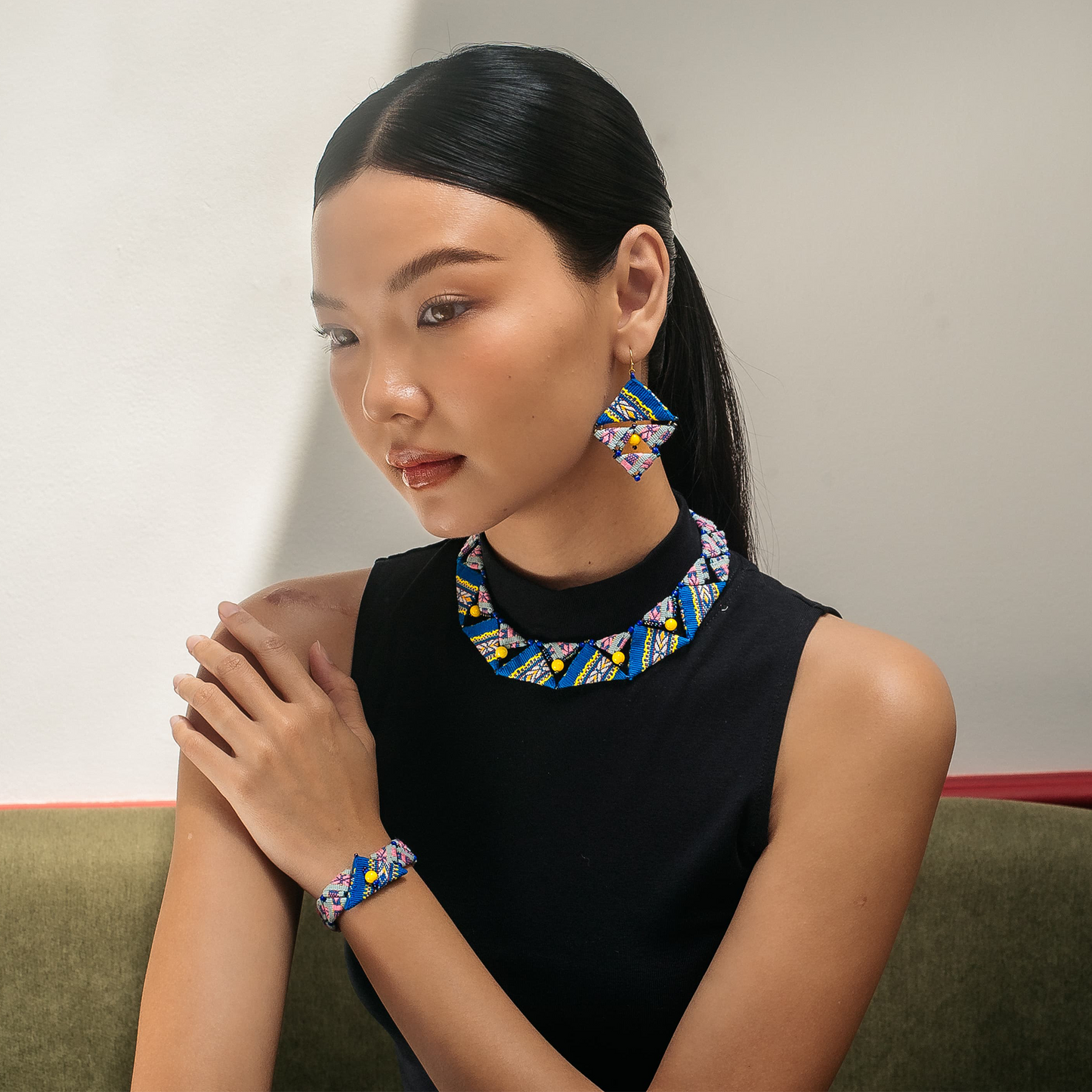 Bộ phụ kiện thổ cẩm Ba-na dệt tay Đầu Nguồn
