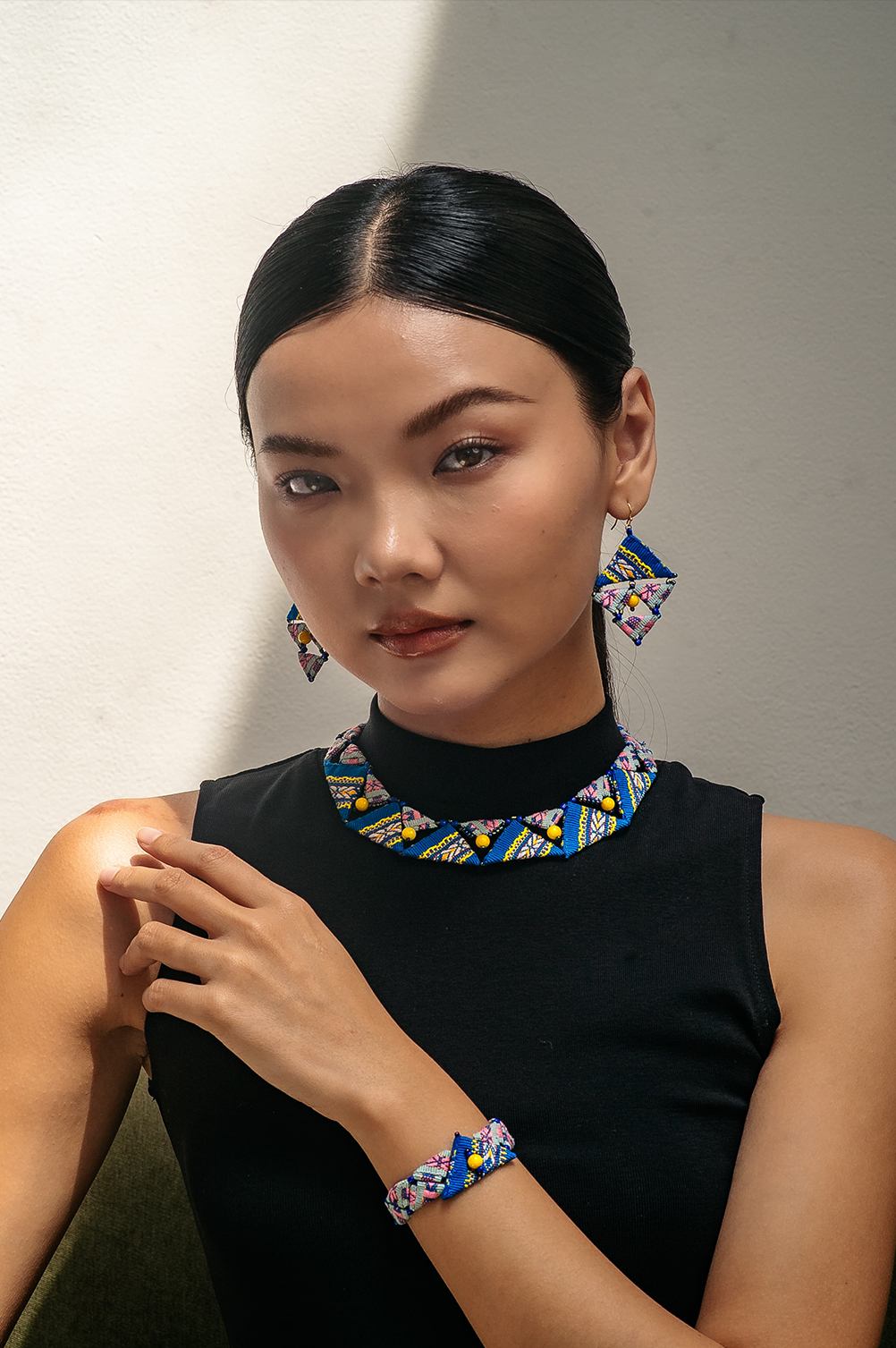 Bộ phụ kiện thổ cẩm Ba-na dệt tay Đầu Nguồn