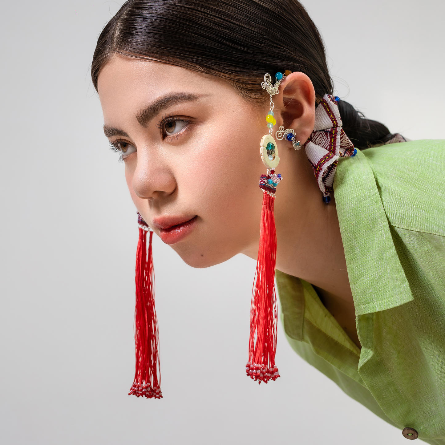 Hoa tai thổ cẩm Ba-na dệt tay Brưng 