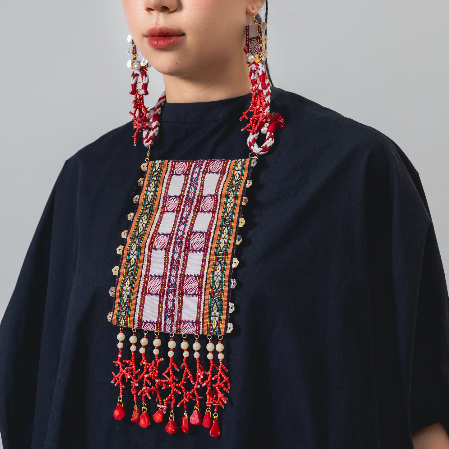 Vòng cổ thổ cẩm Ba-na dệt tay Brưng 